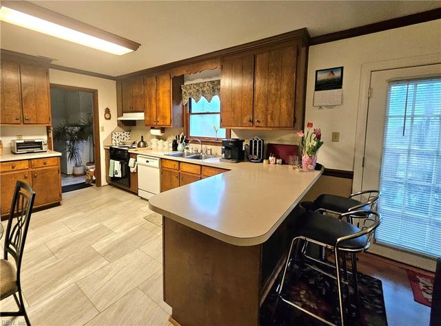 107 Five Forks LN, Hampton, VA 23669