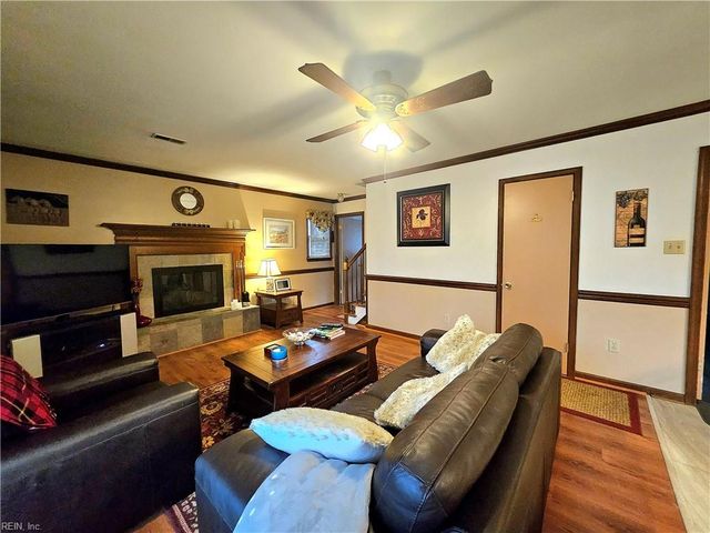 107 Five Forks LN, Hampton, VA 23669