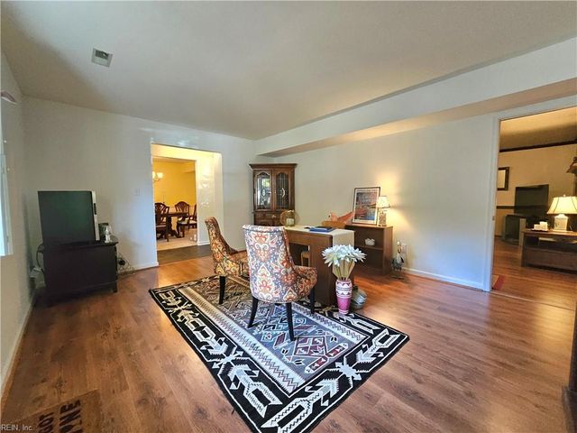 107 Five Forks LN, Hampton, VA 23669