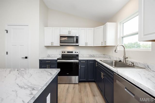 501 Somerset Drive, Pontoon Beach, IL 62040