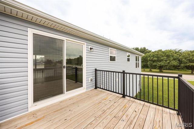 501 Somerset Drive, Pontoon Beach, IL 62040