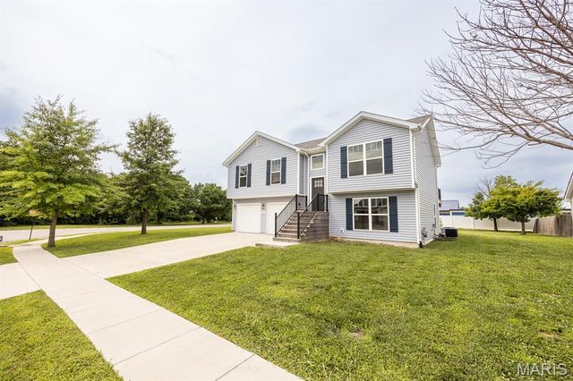 501 Somerset Drive, Pontoon Beach, IL 62040