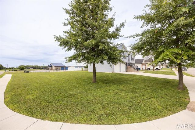 501 Somerset Drive, Pontoon Beach, IL 62040