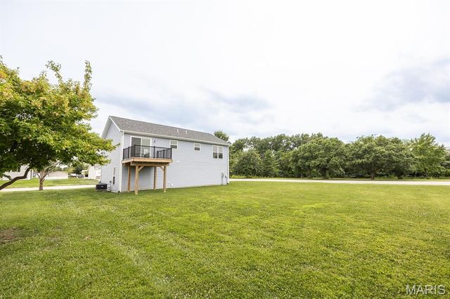 501 Somerset Drive, Pontoon Beach, IL 62040