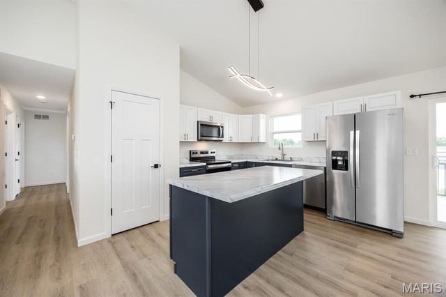 501 Somerset Drive, Pontoon Beach, IL 62040