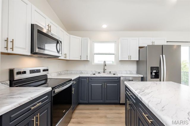 501 Somerset Drive, Pontoon Beach, IL 62040