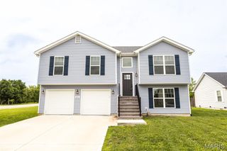 501 Somerset Drive, Pontoon Beach, IL 62040