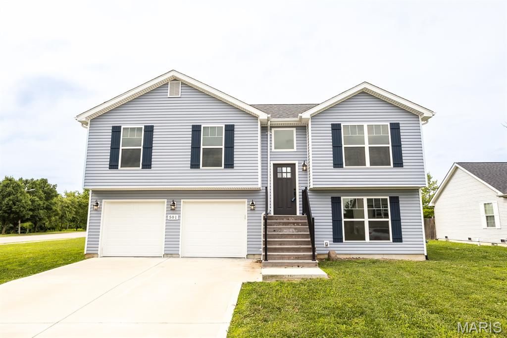 501 Somerset Drive, Pontoon Beach, IL 62040