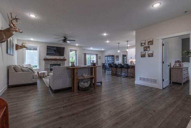 13877 S RANGELINE RD, Ashland, MO 65010