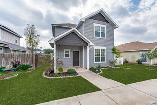 153 LARK HILL RD, Floresville, TX 78114