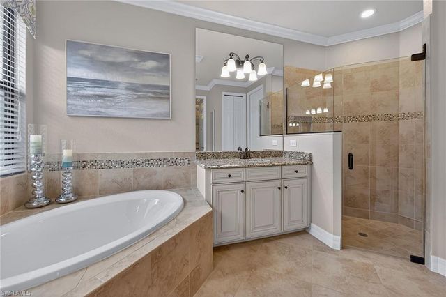 2898 Aviamar CIR, Naples, FL 34114