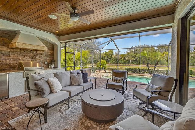 2898 Aviamar CIR, Naples, FL 34114