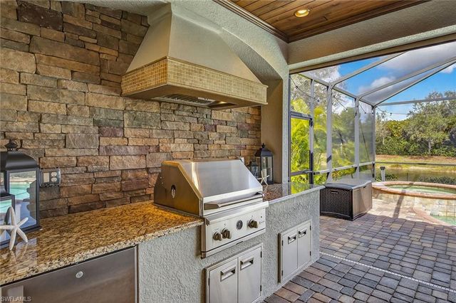 2898 Aviamar CIR, Naples, FL 34114