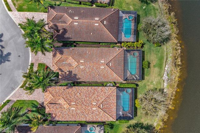 2898 Aviamar CIR, Naples, FL 34114