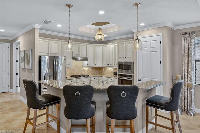 2898 Aviamar CIR, Naples, FL 34114