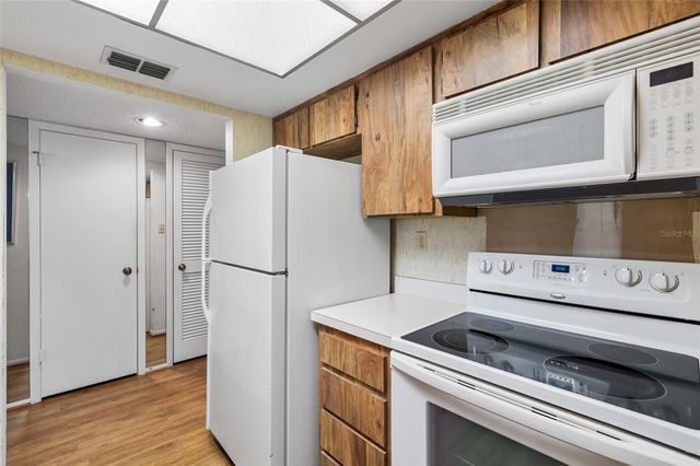 2587 COUNTRYSIDE BOULEVARD 6110, Clearwater, FL 33761