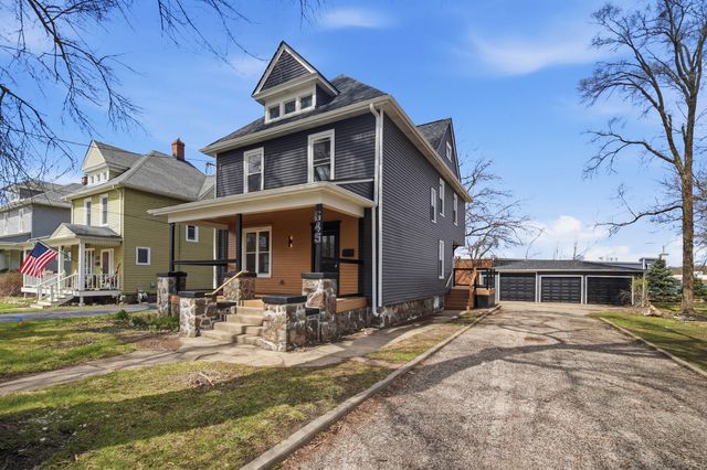 645 E Calhoun Street, Woodstock, IL 60098
