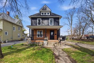 645 E Calhoun Street, Woodstock, IL 60098