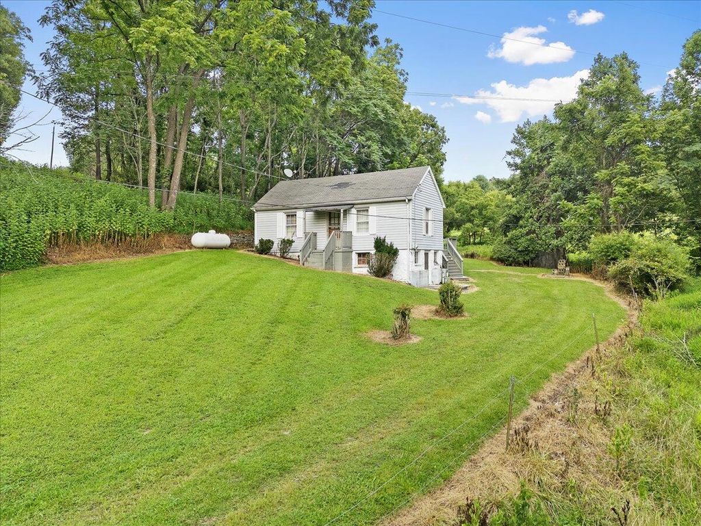 2335 Jeters Chapel RD, Vinton, VA 24179