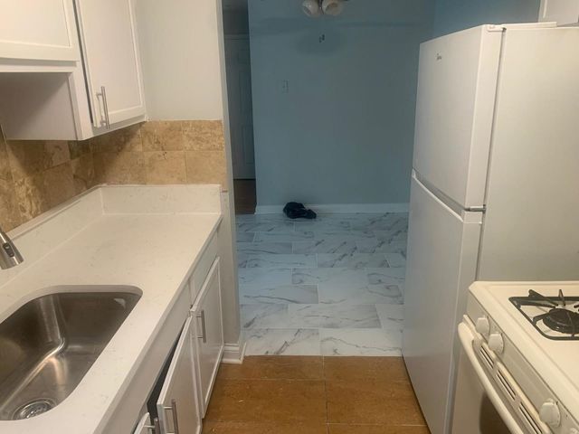 247 N Neltnor Boulevard E-1A, West Chicago, IL 60185