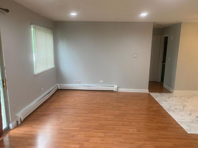247 N Neltnor Boulevard E-1A, West Chicago, IL 60185