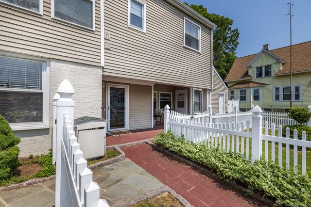 90 2nd Street, Fairfield, CT 06825