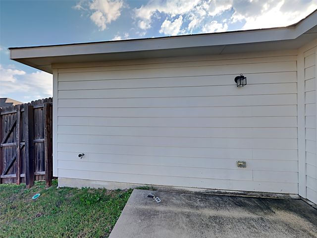 5860 Burgundy Rose Drive, Fort Worth, TX 76123