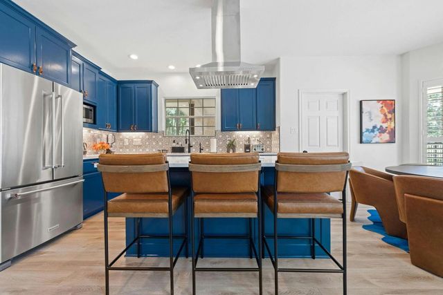 220 Sundance TRL, Dripping Springs, TX 78620