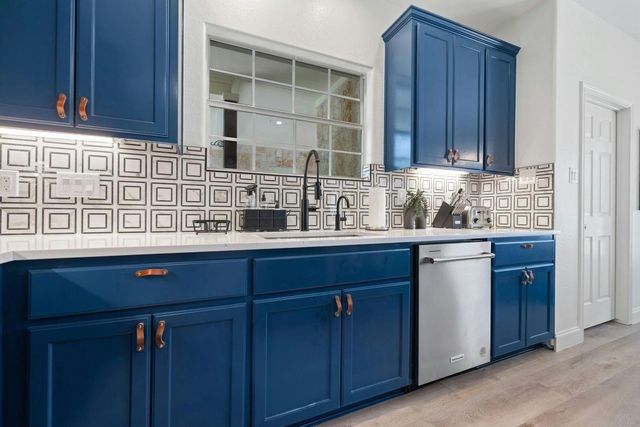 220 Sundance TRL, Dripping Springs, TX 78620