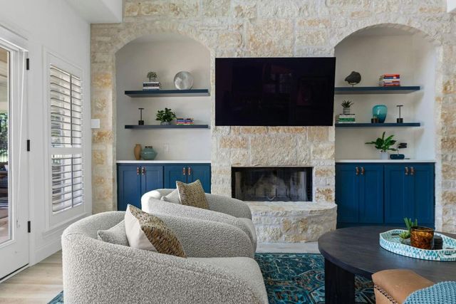 220 Sundance TRL, Dripping Springs, TX 78620