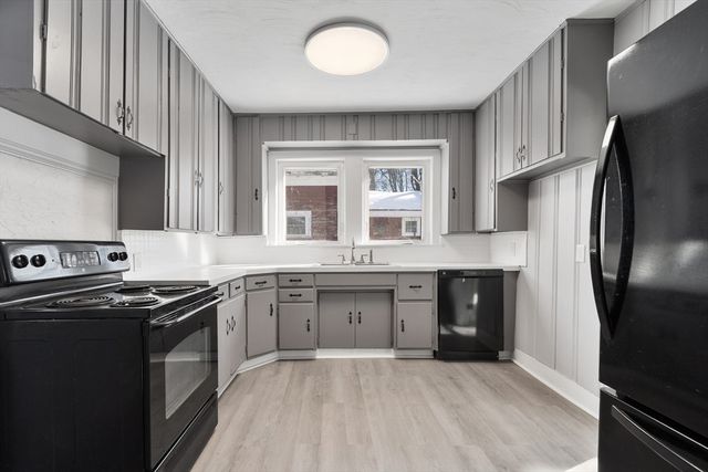 29 Bradstreet Ave, Haverhill, MA 01835