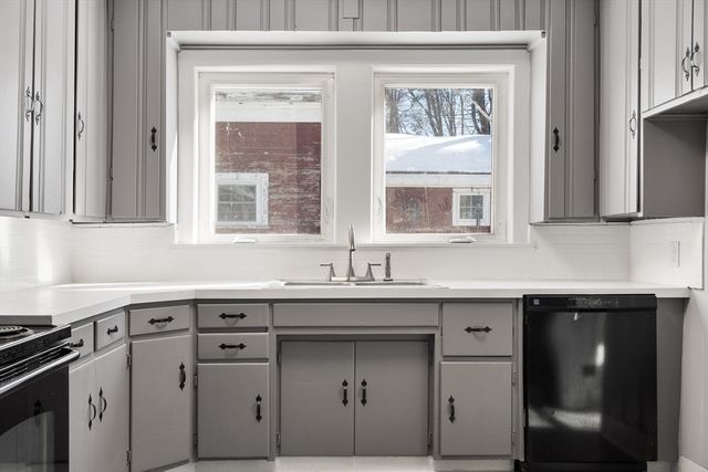 29 Bradstreet Ave, Haverhill, MA 01835