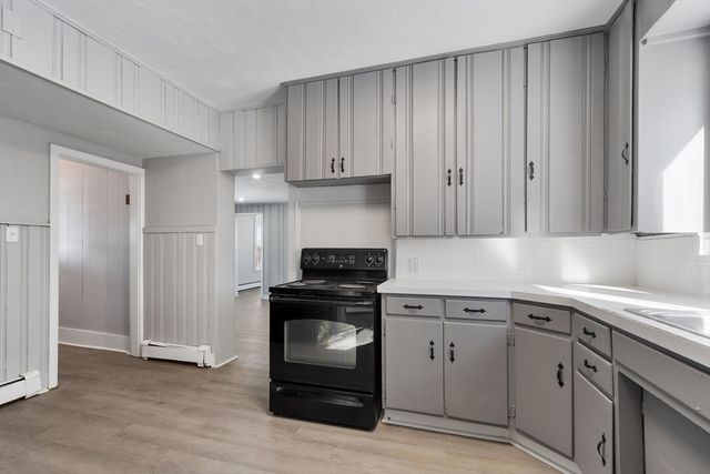 29 Bradstreet Ave, Haverhill, MA 01835