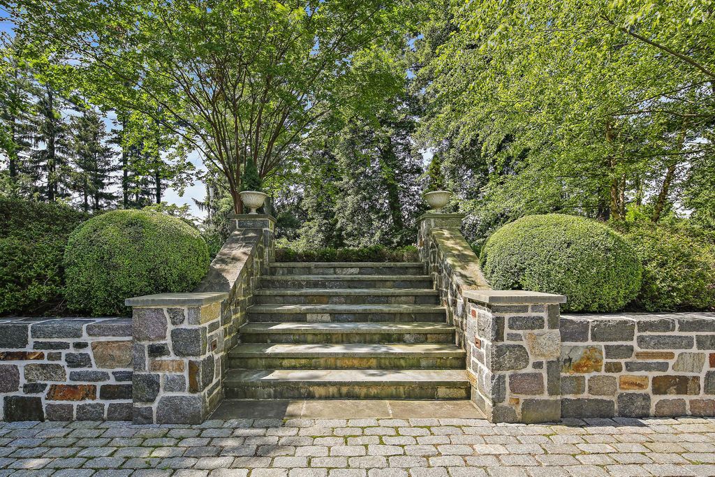 Image 3 of property listing at 900 ARMY RD, Baltimore, MD 21204