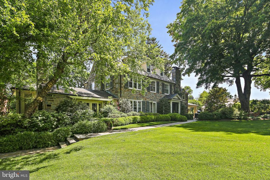 Image 4 of property listing at 900 ARMY RD, Baltimore, MD 21204