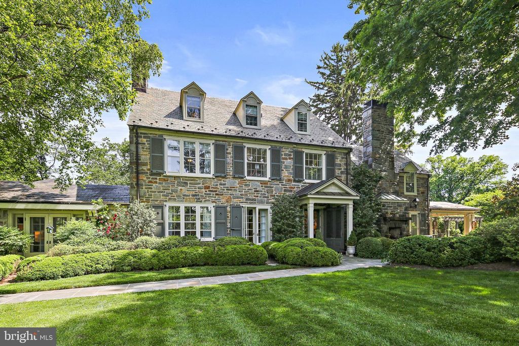 Image 5 of property listing at 900 ARMY RD, Baltimore, MD 21204