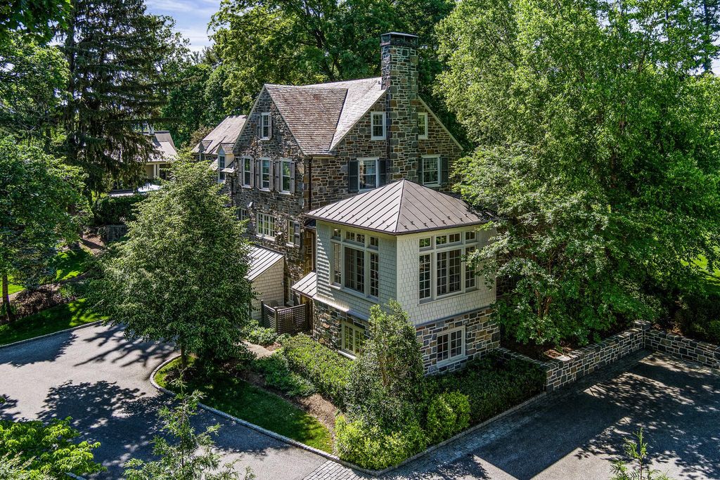 Image 55 of property listing at 900 ARMY RD, Baltimore, MD 21204