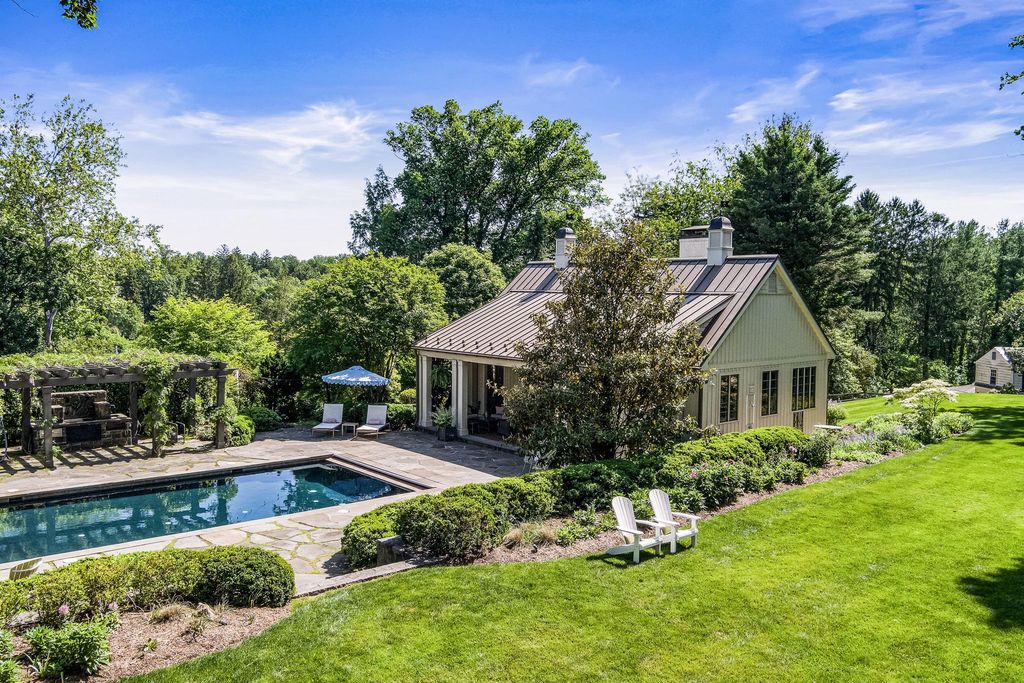 Image 65 of property listing at 900 ARMY RD, Baltimore, MD 21204