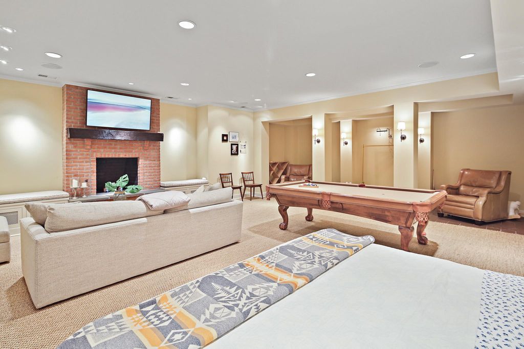 Image 78 of property listing at 900 ARMY RD, Baltimore, MD 21204