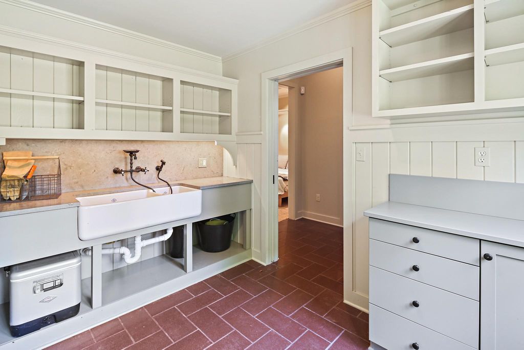Image 79 of property listing at 900 ARMY RD, Baltimore, MD 21204
