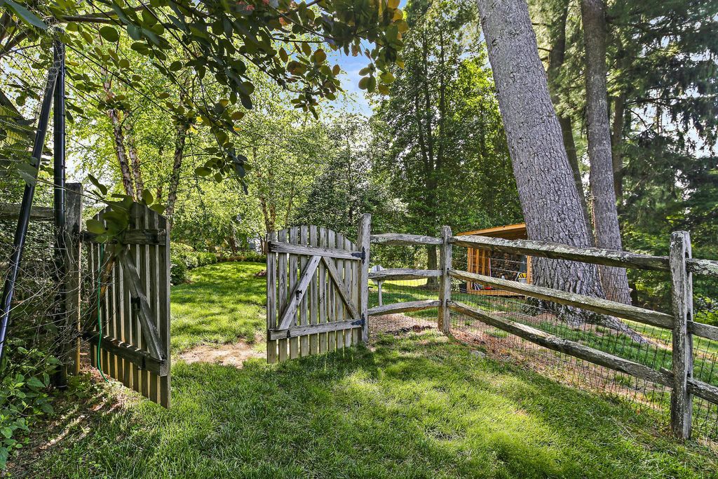 Image 86 of property listing at 900 ARMY RD, Baltimore, MD 21204