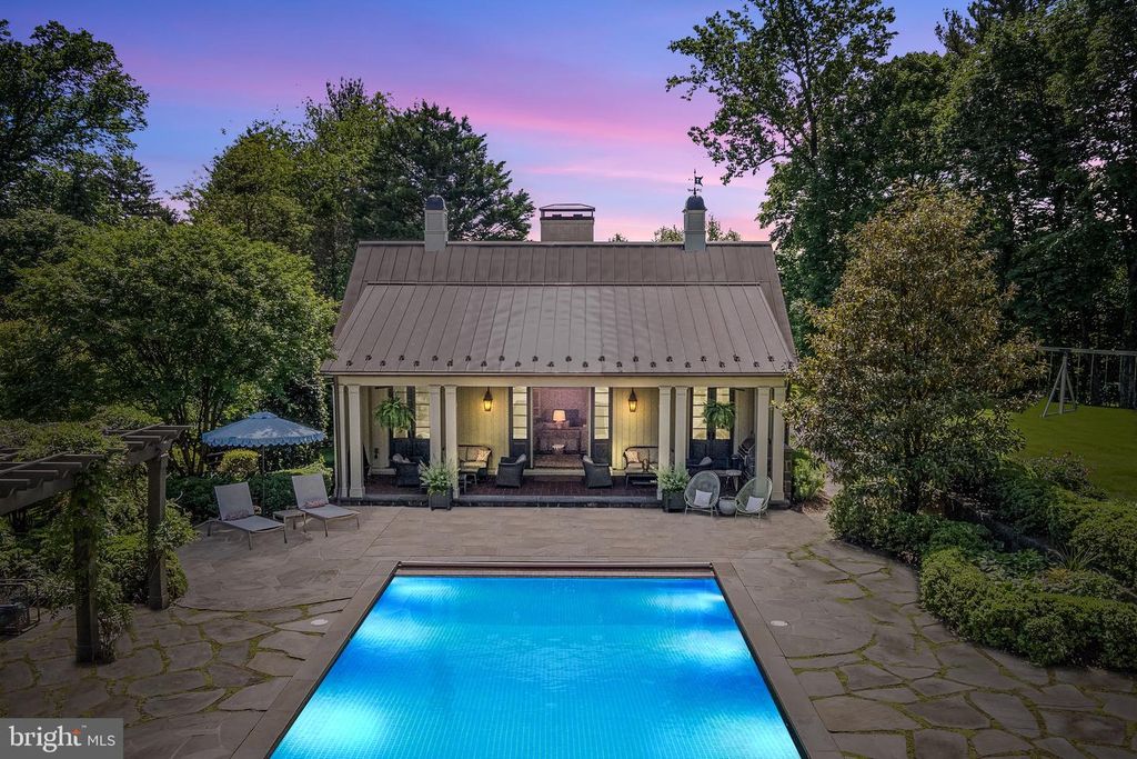 Image 97 of property listing at 900 ARMY RD, Baltimore, MD 21204