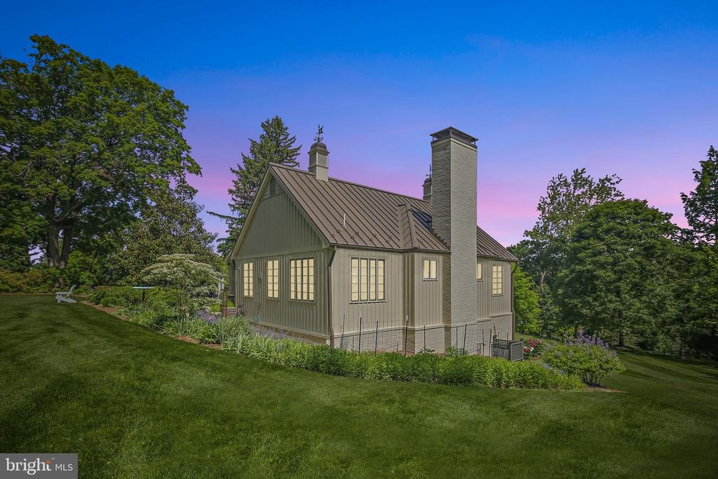 Image 98 of property listing at 900 ARMY RD, Baltimore, MD 21204