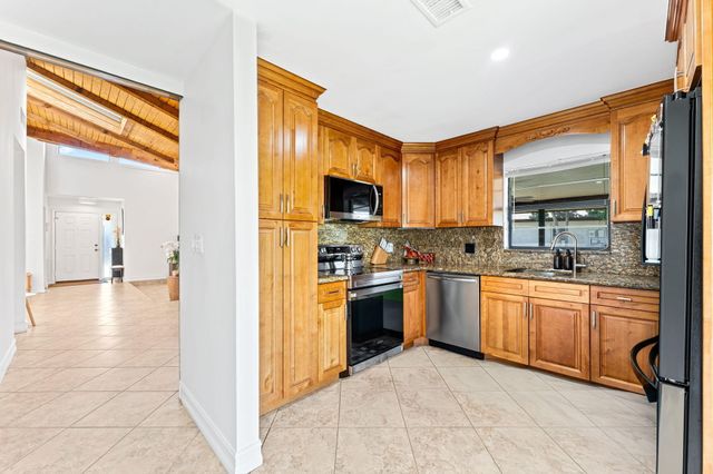 7811 BEECHFERN Circle 26, Tamarac, FL 33321