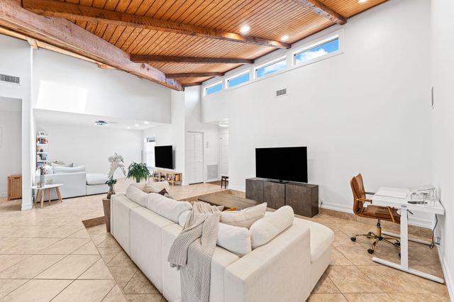 7811 BEECHFERN Circle 26, Tamarac, FL 33321