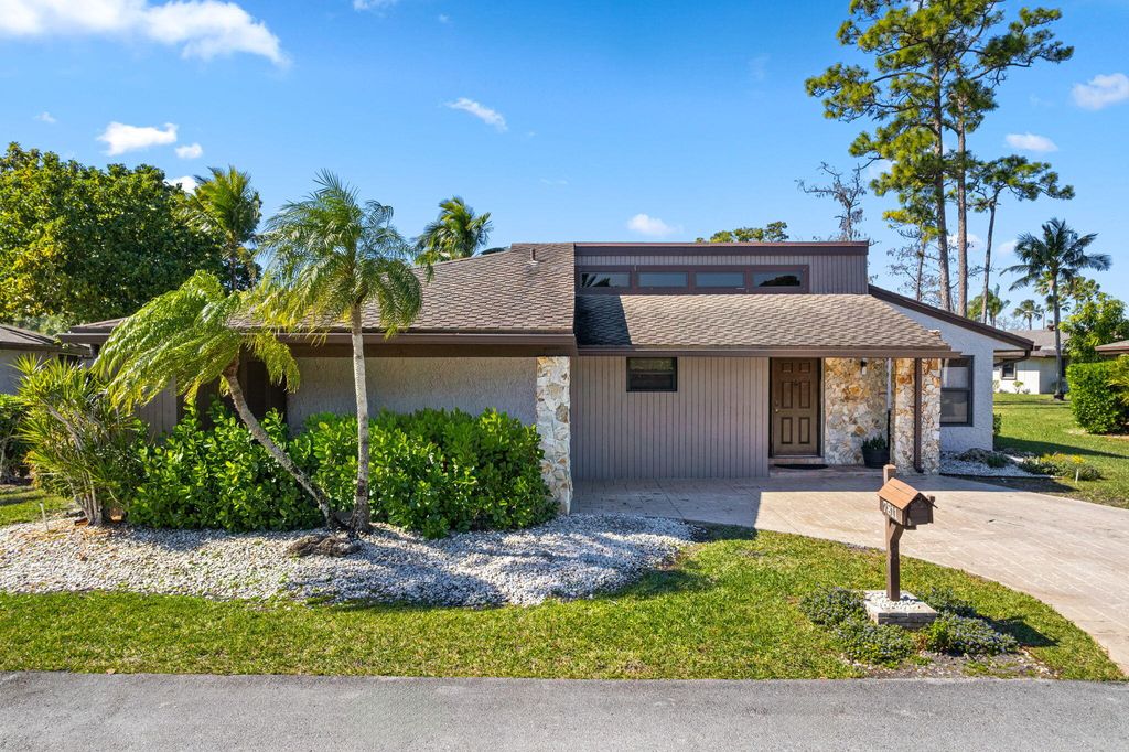 7811 BEECHFERN Circle 26, Tamarac, FL 33321