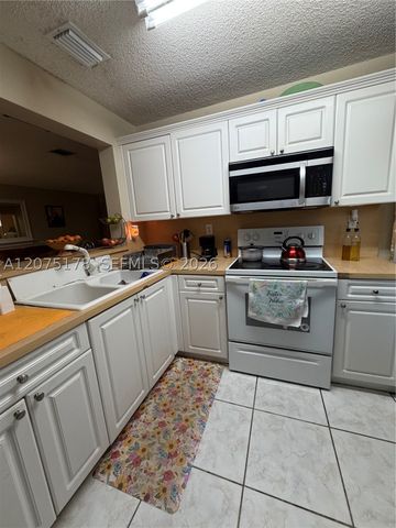 15771 SW 137th Ave 201, Miami, FL 33177