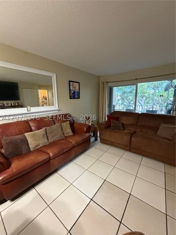 15771 SW 137th Ave 201, Miami, FL 33177