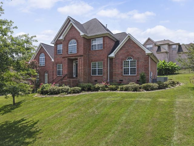 1046 Island Brook Dr, Hendersonville, TN 37075