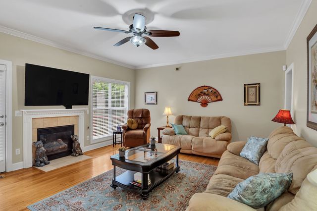 1046 Island Brook Dr, Hendersonville, TN 37075